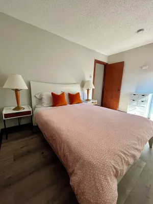 3-bedroom house in serene Saw Creek Estates with WiFi, AC, access to pools, lake