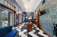 The Neon Elm Hotel - Homestays