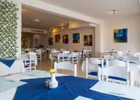 Adelais Bay Hotel