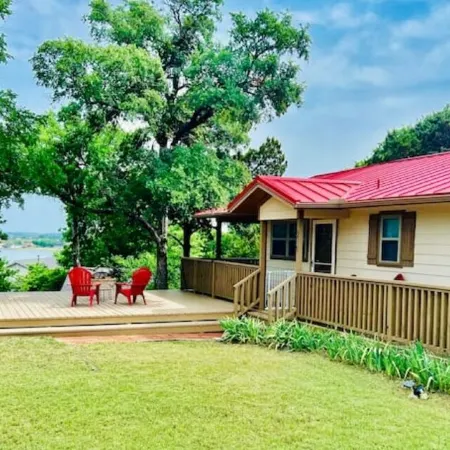 Lake view & tree house vibes with 2 outdoor decks!
