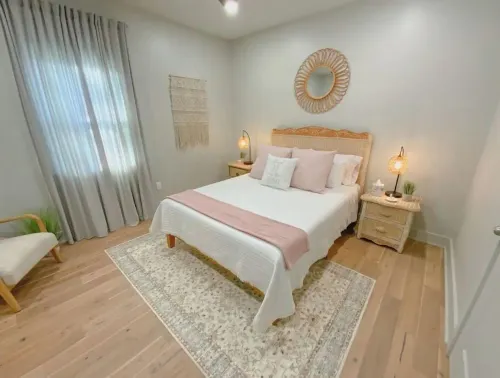 Dreamy Getaway 2br|2ba, Relaxing Backyard w/ Mural