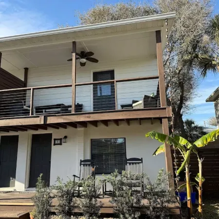 Best Coastal Escape: 2Br/1.5 BA w/Additional Outdoor Shower, 2-Min Walk to Beach