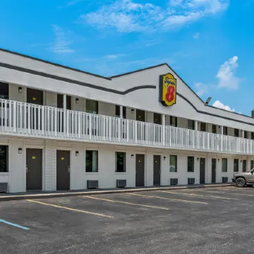 Super 8 by Wyndham Brownsburg