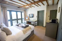 Tewinbury Farm Hotel Hotel a Bramfield