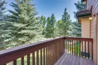 Cozy Colorado Retreat w/ Deck, Grill & Pool Access - バルコニー