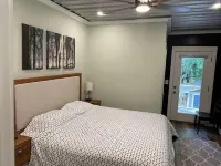 Charming Retreat- Aska Area, Cozy, Renovated 3BR/2.5BA with Stunning River Views