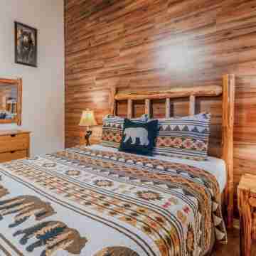 The Bear Cabin: 5Min Walk to Village & 12 Sharc Passes, EV Charger Rooms