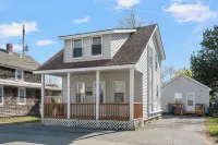 2Br Steps to Oakland Beach Near Airport