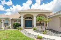 Heated Pool, WIFI, Grill, Near Boca Grande and Englewood Beach,Yard w/ Canal