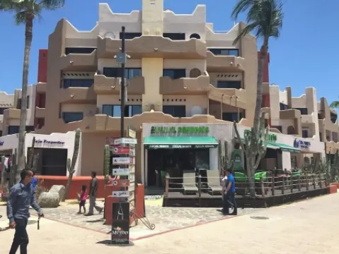 Marina View Open Studio Ste on Marina 645SF walk everywhre! King Bd Rooftop Pool