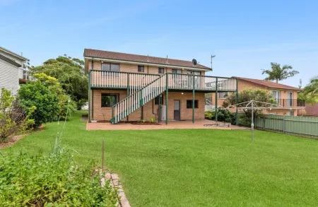 Malua Bay Coast House - Ocean Views - Short Stroll to Beach