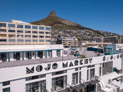 Mojo Hotel & Market