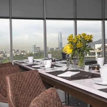 DoubleTree by Hilton Santiago Kennedy Отели рядом с достопримечательностью «Лас-Кондес»