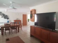 BANYA BLISS - quiet, cosy unit close to beach, cafes, bowls club and RSL Hotels in Bongaree