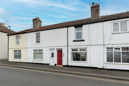 The Cozy Terrace. Two bedroom, terraced house in the centre of Guisborough. Отели в г. Гисборо