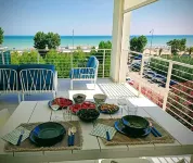 Seafront, apartment with wonderful terrace Hotel in zona Porto di Giulianova