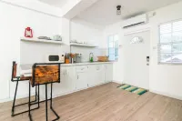 The Barnyard is a chic, cozy open concept studio apartment. Hotels in Kingstown