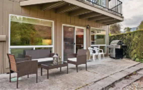 Cozy Condo in Mount Hood Village! A short drive to hiking & Mt.Hood ski resorts!