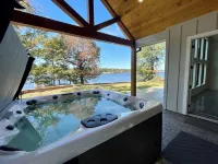 Barefoot Bay HideawayA Spacious Lakefront home on Lake Bob Sandlin