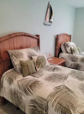 Cast Away - 2 Bedroom Bungalow with Hot Tub