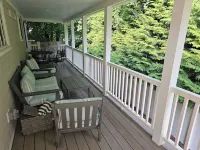 Charming 3-Bedroom Vacation Home Just 5 Minute Walk to Narragansett Beach