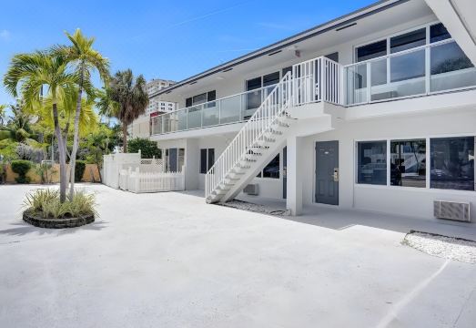 2. 로열 비치 팰리..