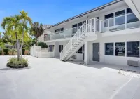 Royal Beach Palace Hotels near E Las Olas Blvd