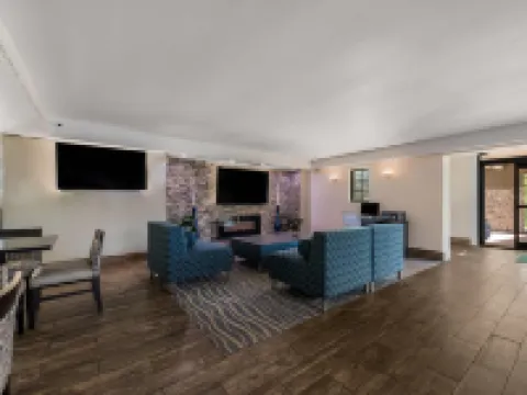 Quality Inn & Suites Airport Hotels in Charlotte