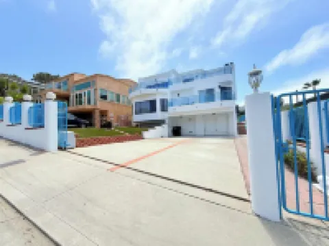 6BD/5BA Beach house in Del Mar, Steps to Beach, Parking, Ocean View!