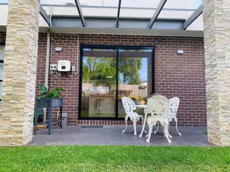 Entire Townhouse Отели в г. Глен-Уэйверли