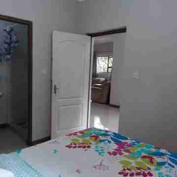 Lovely bungalow with WiFi in Blantyre Rooms