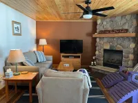Lake living: newly renovated 2-bed/2 bath condo on Little St. Germain Lk w/ WiFi