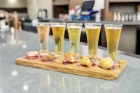 DoubleTree by Hilton Harrisonburg - bar