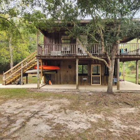 Charming 1-bedroom house with WiFi, AC on the Bayou in beautiful Bay St. Louis