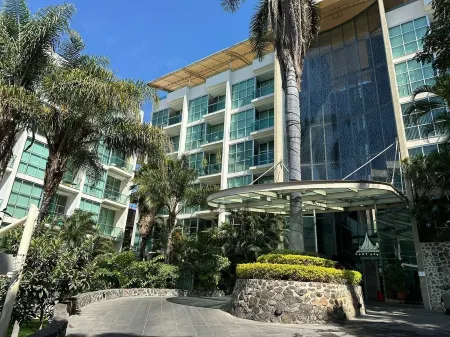 Beautiful air conditioner loft! 7 min from downtown!