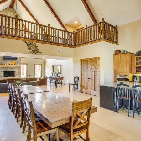 Spacious Group Getaway Near Cumberland River!