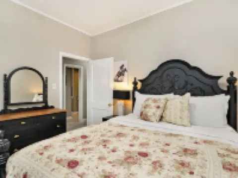 Nicely Located 2-bedroom duplex apartment newly updated in Herington. Hotels in Dickinson County