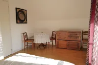 Pretty Breton stone house, 5 to 600 meters from the sea. Equivalent to 3 stars. Hotel a Larmor-Plage