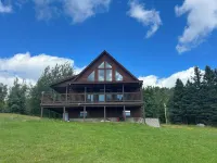 High View Lodge, log chalet with unparalleled views of Western Maine Mountains Hotels in Эустис