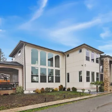 Spacious 5BR Retreat New Seattle