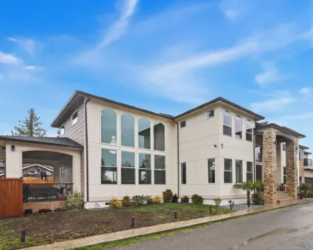 Spacious 5BR Retreat New Seattle Hotels in Burien