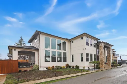 Spacious 5BR Retreat New Seattle