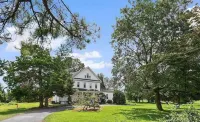 Relaxing 5 bd home with 1 bd Apartment on 2.5 acres near MD beaches Hotels in Berlin