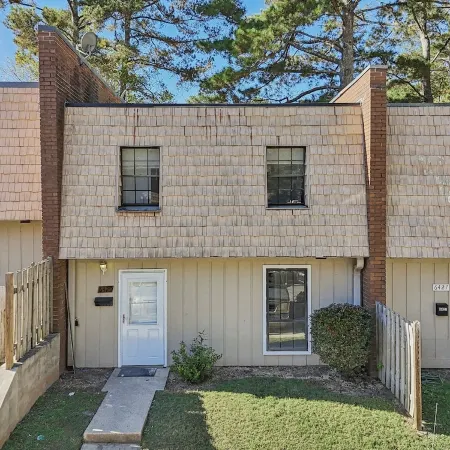 Nice 3 Bed townhome with in Morrow conveniently located/ Free Wi-Fi !!!