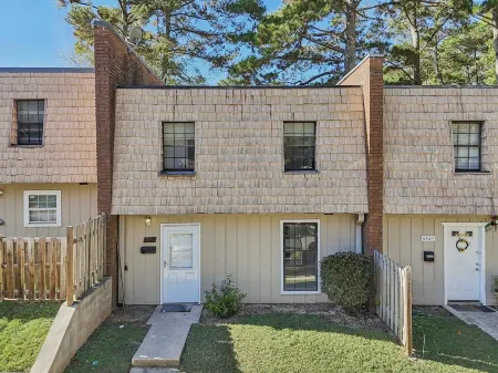 Nice 3 Bed townhome with in Morrow conveniently located/ Free Wi-Fi !!!