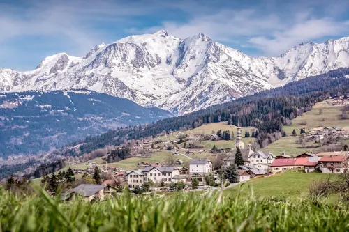 A breathtaking view of Mont Blanc. Ideal for vacations. Hotels in Combloux