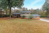 Cozy Split Level Pet Friendly Monthly Rental Home