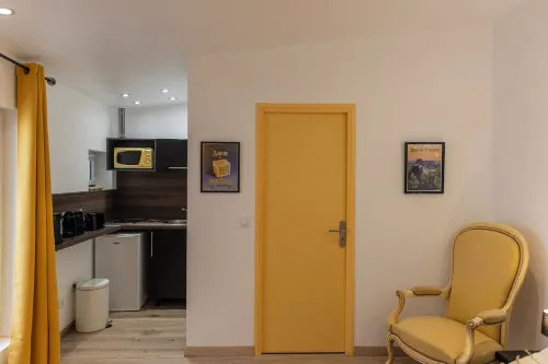 Studio Cosy Eyragues, Alpilles Near Saint-Rémy-de-Provence Hotels in Eyragues