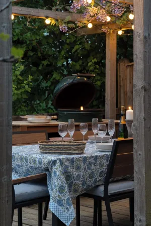 Pretty Riverside Cottage, PetworthTwo Bedrooms, Sleeps 3. Dogs Welcome