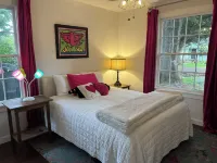 Charming 2-bedroom house with WiFi, AC in welcoming Monroe